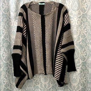 Karlie Sweater Dolman sleeved black and cream